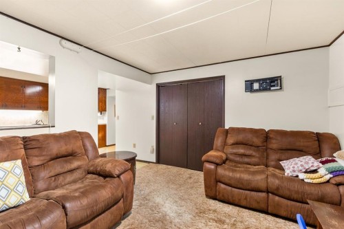 4613 48 Avenue, Olds, AB - Indoor Photo Showing Living Room