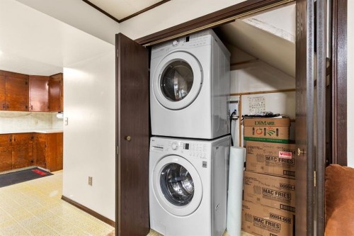4613 48 Avenue, Olds, AB - Indoor Photo Showing Laundry Room