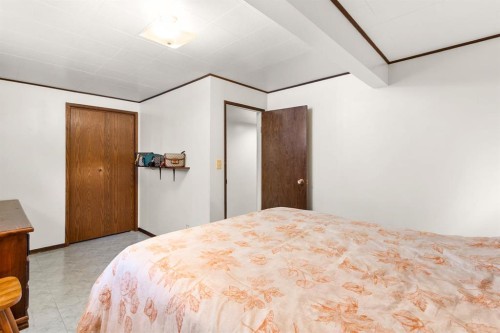 4613 48 Avenue, Olds, AB - Indoor Photo Showing Bedroom