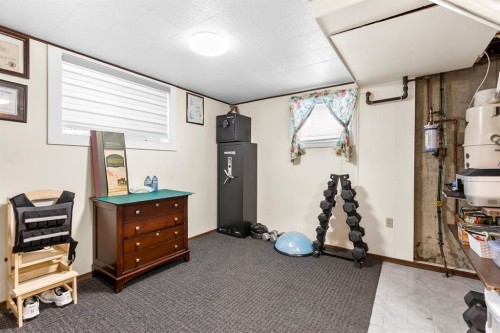 4613 48 Avenue, Olds, AB - Indoor