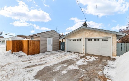 4613 48 Avenue, Olds, AB - Outdoor