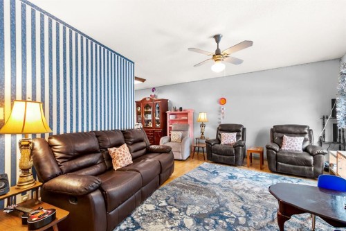 4613 48 Avenue, Olds, AB - Indoor Photo Showing Living Room