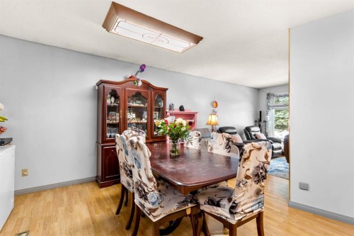 4613 48 Avenue, Olds, AB - Indoor Photo Showing Dining Room