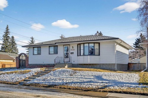 7228 Huntridge Hill Ne, Calgary, AB - Outdoor