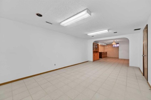 7228 Huntridge Hill Ne, Calgary, AB - Indoor Photo Showing Other Room