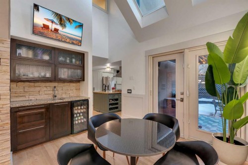 3016 7 Street Sw, Calgary, AB - Indoor