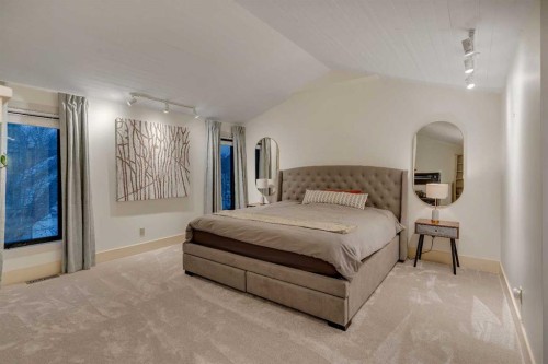 3016 7 Street Sw, Calgary, AB - Indoor Photo Showing Bedroom