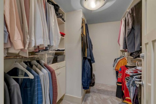 3016 7 Street Sw, Calgary, AB - Indoor With Storage