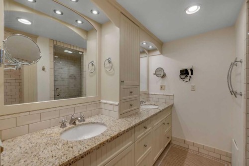 3016 7 Street Sw, Calgary, AB - Indoor Photo Showing Bathroom