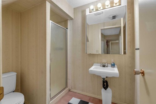 4511 Richmond Road Sw, Calgary, AB - Indoor Photo Showing Bathroom