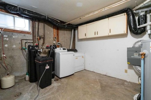 4511 Richmond Road Sw, Calgary, AB - Indoor Photo Showing Laundry Room