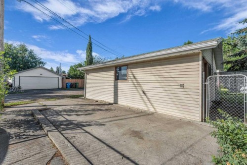4511 Richmond Road Sw, Calgary, AB - Outdoor With Exterior