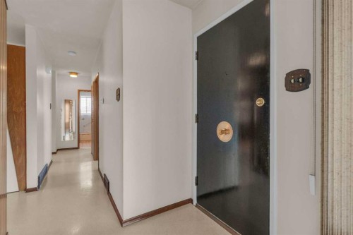 4511 Richmond Road Sw, Calgary, AB - Indoor Photo Showing Other Room