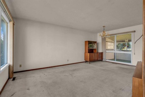 4511 Richmond Road Sw, Calgary, AB - Indoor Photo Showing Other Room
