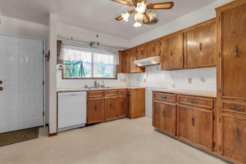4511 Richmond Road Sw, Calgary, AB - Indoor Photo Showing Kitchen With Double Sink