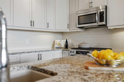 26 Cranbrook Villas Se, Calgary, AB - Indoor Photo Showing Kitchen