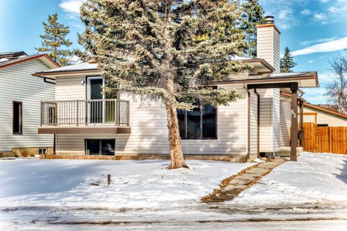 52 Cedarwood Place SW Calgary, AB T2W 3G6