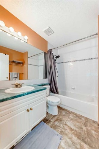 170 Shawbrooke Green Sw, Calgary, AB - Indoor Photo Showing Bathroom