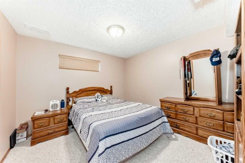 170 Shawbrooke Green Sw, Calgary, AB - Indoor Photo Showing Bedroom