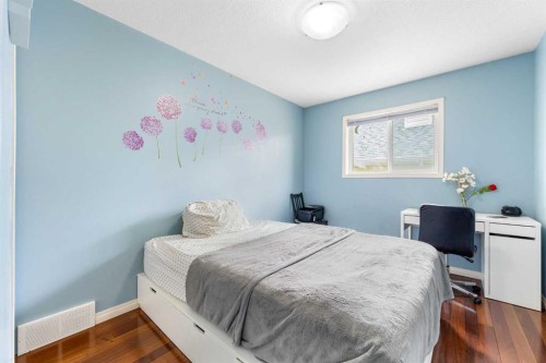 72 Panamount Heights Nw, Calgary, AB - Indoor Photo Showing Bedroom