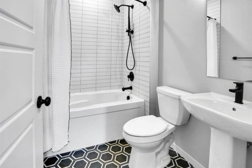 173 Setonstone Green Se, Calgary, AB - Indoor Photo Showing Bathroom