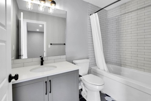 173 Setonstone Green Se, Calgary, AB - Indoor Photo Showing Bathroom