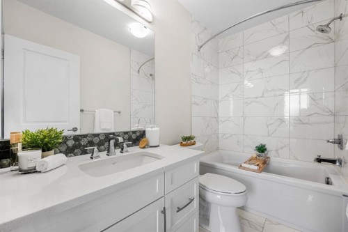 1205-32 Varsity Estates Circle Nw, Calgary, AB - Indoor Photo Showing Bathroom