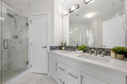 1205-32 Varsity Estates Circle Nw, Calgary, AB - Indoor Photo Showing Bathroom