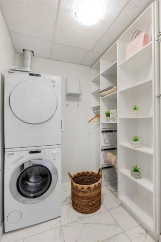 1205-32 Varsity Estates Circle Nw, Calgary, AB - Indoor Photo Showing Laundry Room