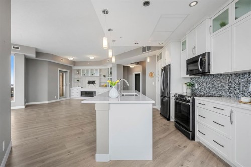 1205-32 Varsity Estates Circle Nw, Calgary, AB - Indoor Photo Showing Kitchen With Upgraded Kitchen