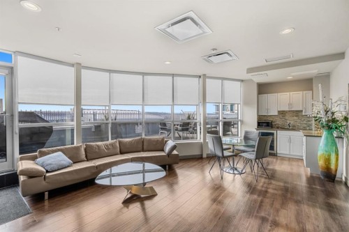 1205-32 Varsity Estates Circle Nw, Calgary, AB - Indoor Photo Showing Living Room