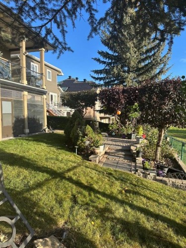 22 Valley Creek Road Nw, Calgary, AB - Outdoor