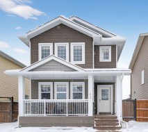 62 Mackenzie Way  Carstairs, AB T0M 0N0