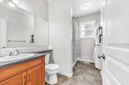133 Tucker Circle, Okotoks, AB - Indoor Photo Showing Bathroom