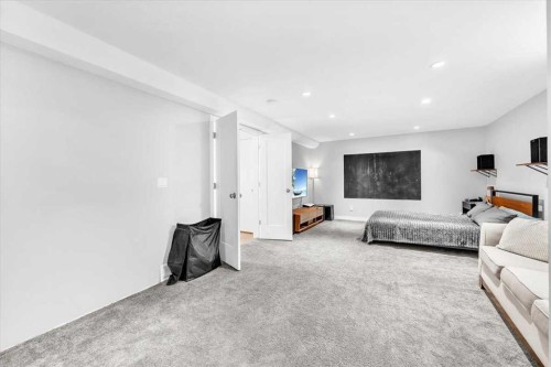 133 Tucker Circle, Okotoks, AB - Indoor Photo Showing Bedroom