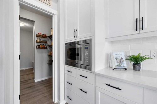 223 Howse Drive Ne, Calgary, AB - Indoor Photo Showing Kitchen