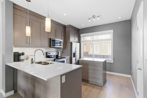 33-111 Rainbow Falls Gate, Chestermere, AB - Indoor Photo Showing Kitchen With Double Sink With Upgraded Kitchen