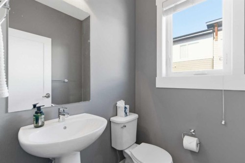 33-111 Rainbow Falls Gate, Chestermere, AB - Indoor Photo Showing Bathroom