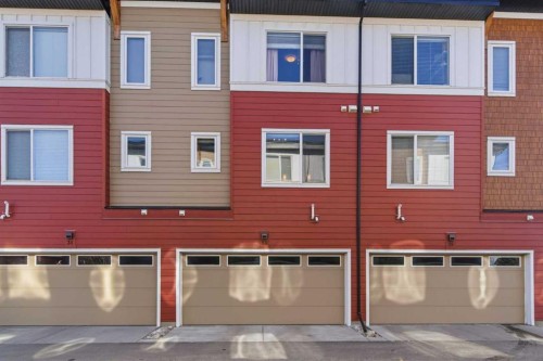 33-111 Rainbow Falls Gate, Chestermere, AB -  Photo Showing Kitchen