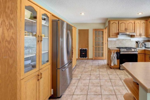 3835 Varsity Drive Nw, Calgary, AB - Indoor Photo Showing Kitchen