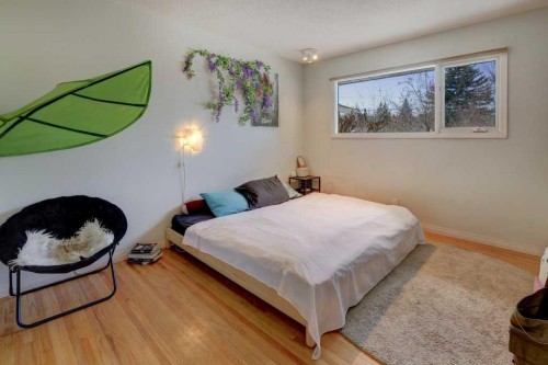 3835 Varsity Drive Nw, Calgary, AB - Indoor Photo Showing Bedroom