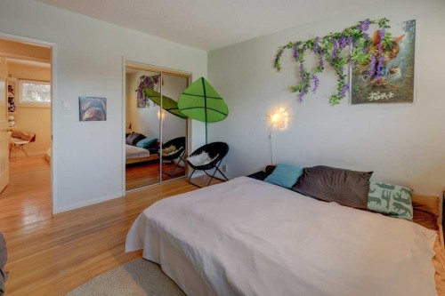 3835 Varsity Drive Nw, Calgary, AB - Indoor Photo Showing Bedroom