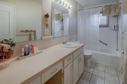 3835 Varsity Drive Nw, Calgary, AB - Indoor Photo Showing Bathroom