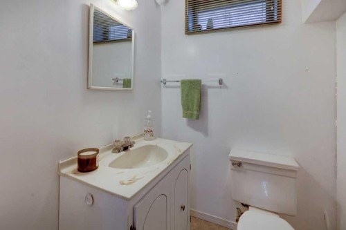 3835 Varsity Drive Nw, Calgary, AB - Indoor Photo Showing Bathroom