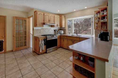 3835 Varsity Drive Nw, Calgary, AB - Indoor Photo Showing Kitchen With Double Sink