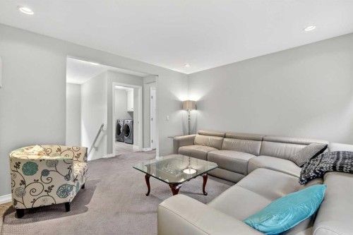 142 Masters Common Se, Calgary, AB - Indoor Photo Showing Living Room
