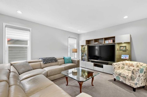 142 Masters Common Se, Calgary, AB - Indoor Photo Showing Living Room