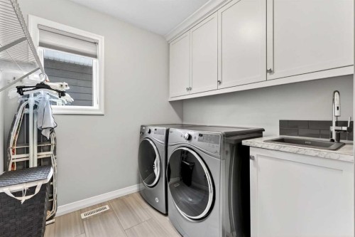 142 Masters Common Se, Calgary, AB - Indoor Photo Showing Laundry Room