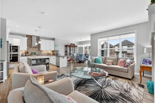 142 Masters Common Se, Calgary, AB - Indoor Photo Showing Living Room