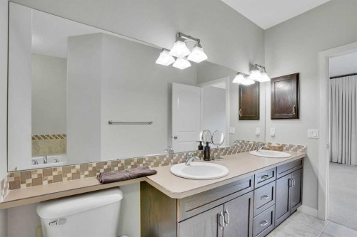27-925 Imperial Drive, Diamond Valley, AB - Indoor Photo Showing Bathroom